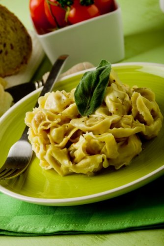 Tortellini z masłem i szałwią