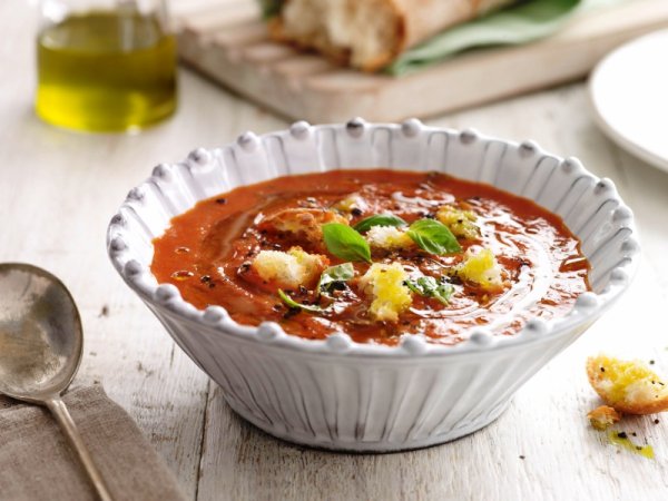 Zupa z pomidorami i bazylią