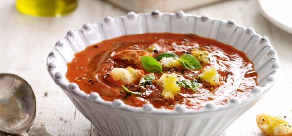 Zupa z pomidorami i bazylią