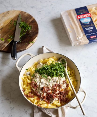 Fettuccine z pieczarkami w sosie mascarpone z pancettą