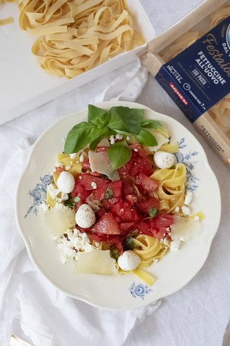 Fettuccine ze świeżymi pomidorami